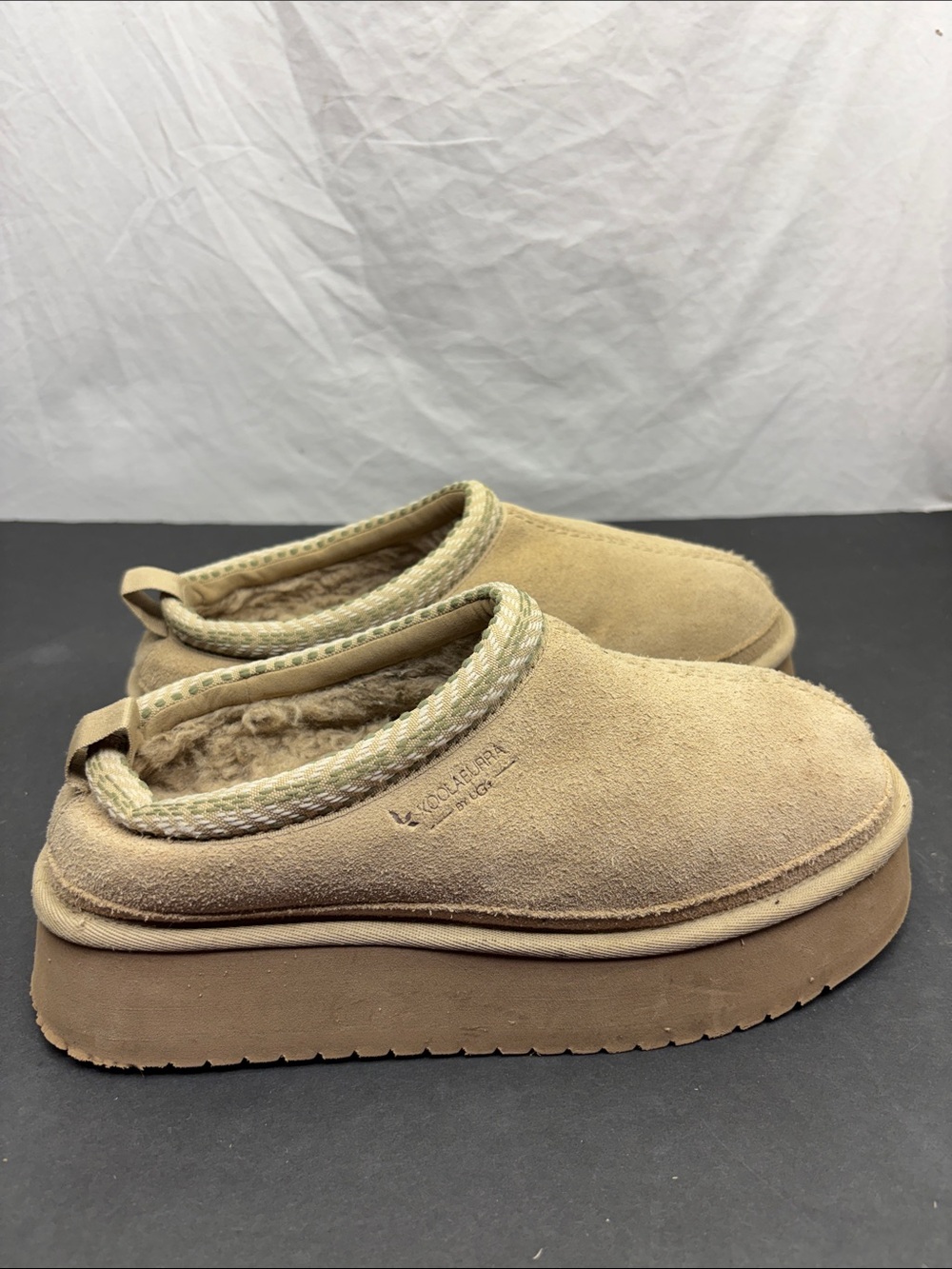 Koolaburra by Ugg Cream Suede Shearling-Lined Slippers, SZ 8